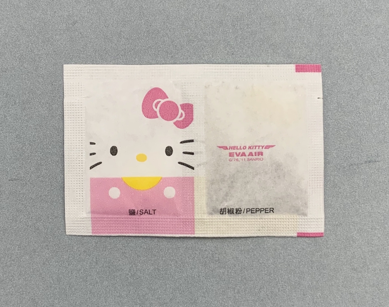 Image: salt and pepper packets: EVA Air, Hello Kitty Jet service