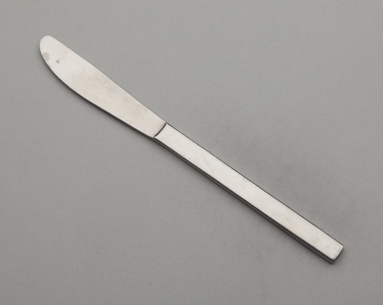 Image: knife: Northwest Airlines