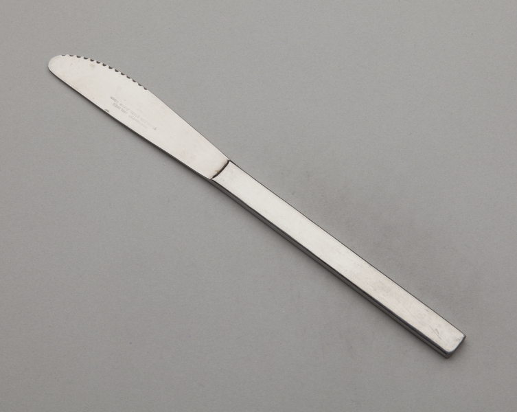 Image: knife: Northwest Airlines