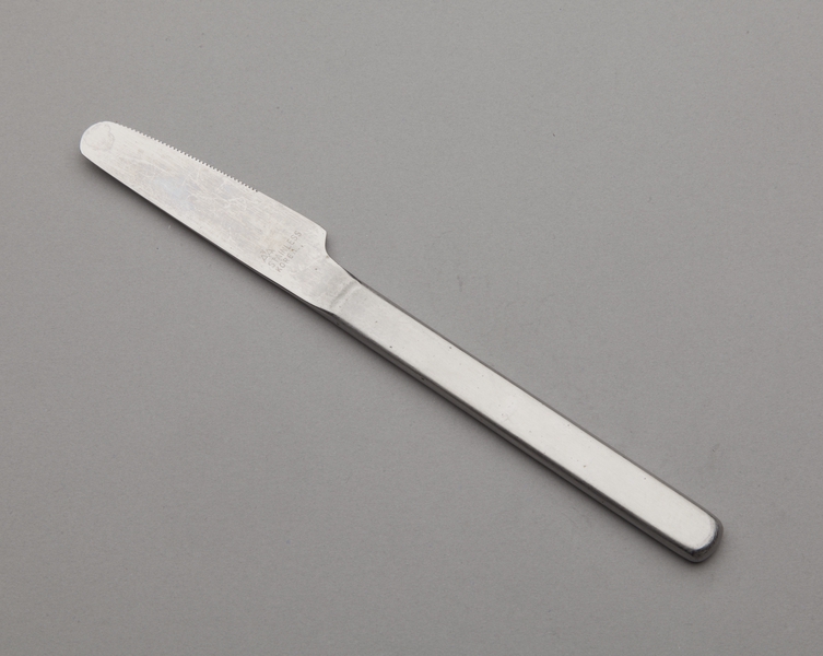 Image: knife: American Airlines