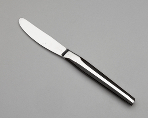 Image: knife: Cathay Pacific Airways