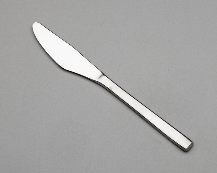 Image: knife: Cathay Pacific Airways