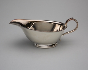 Image: gravy boat: Cathay Pacific Airways
