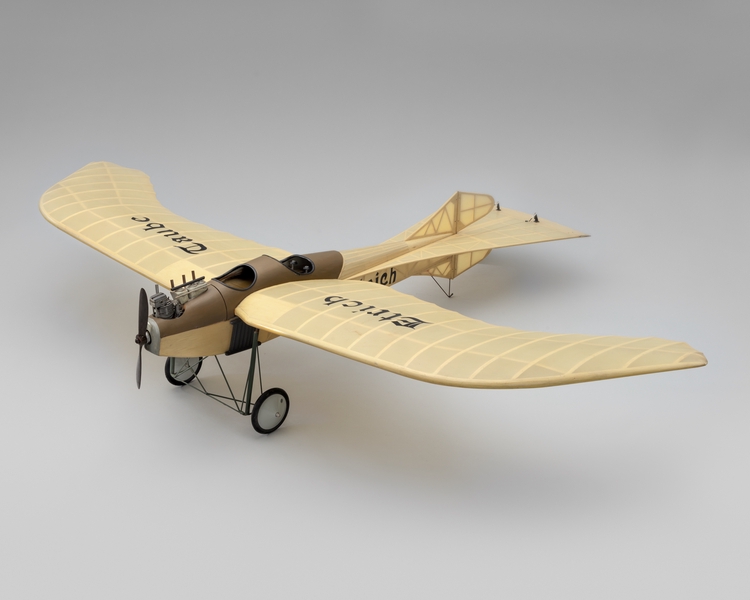 Images | flying model airplane: Etrich Taube (Dove) | SFO Museum