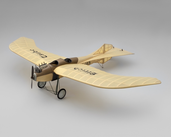 Flying model airplane: Etrich Taube (Dove)