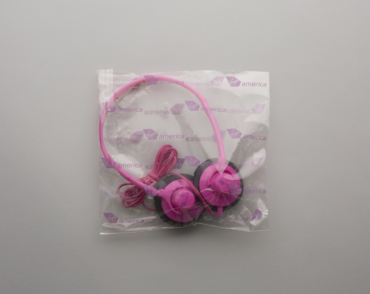 Image: inflight headset: Virgin America