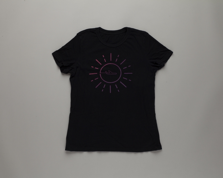 Image: employee t-shirt: Virgin America