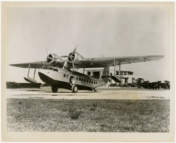 Photograph: Pan American Airways System, Sikorsky S-43, International Pan American Airport