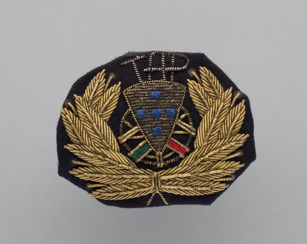 Flight officer cap badge: TAP Air Portugal
