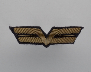 Image: flight officer wings: LOT Polish Airlines