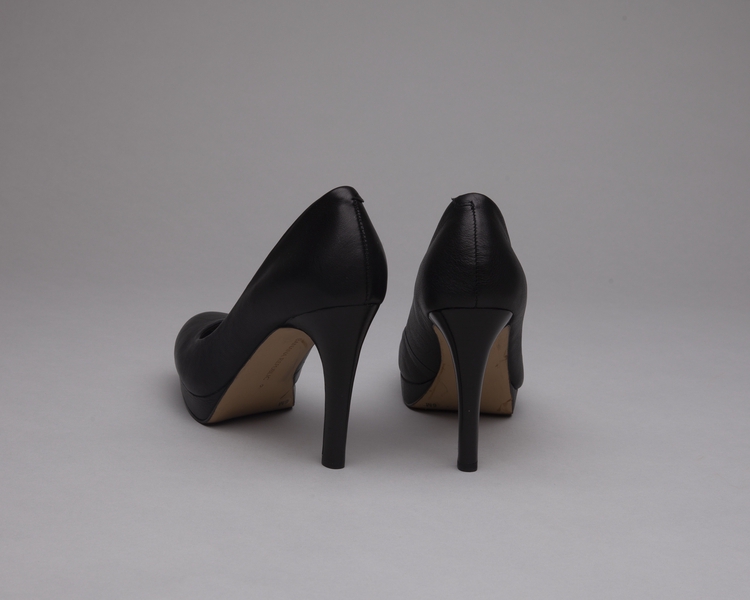 Image: flight attendant shoes: Virgin America