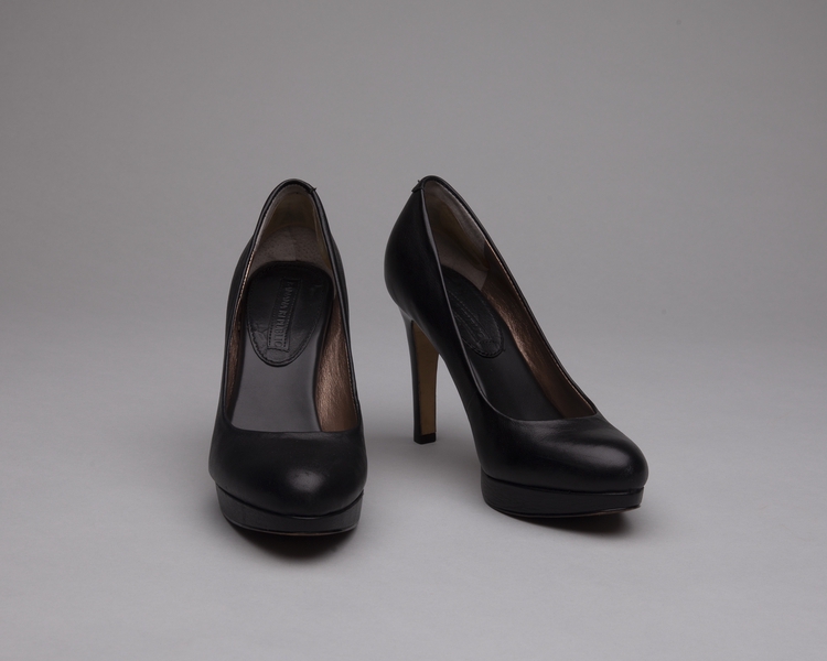 Image: flight attendant shoes: Virgin America