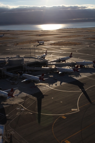 Digital photograph: Virgin America, San Francisco International Airport (SFO)