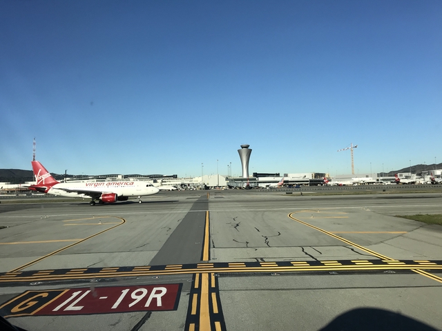 Digital photograph: Virgin America, Airbus A319-112, San Francisco International Airport (SFO)