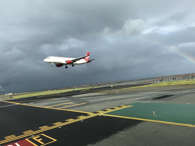 Digital photograph: Virgin America, Airbus A320-214, San Francisco International Airport (SFO)