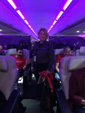 Digital photograph: Virgin America, Airbus A321-253N, Flight VX1948, San Francisco International Airport (SFO), Karen L. McNally