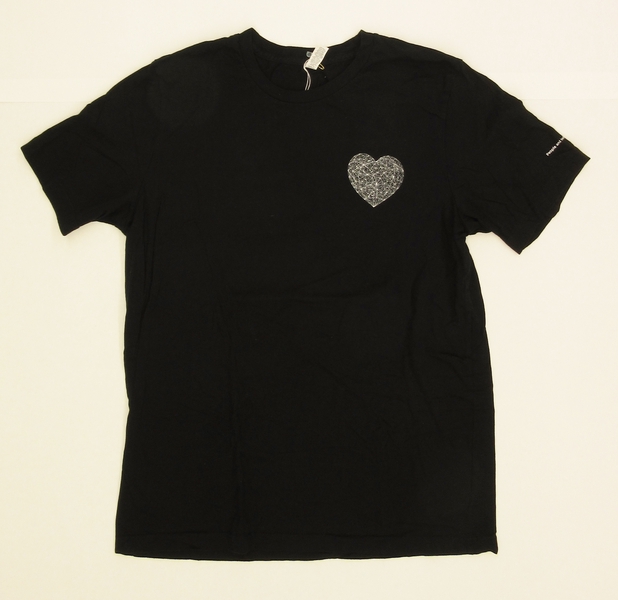 Image: employee t-shirt: Virgin America