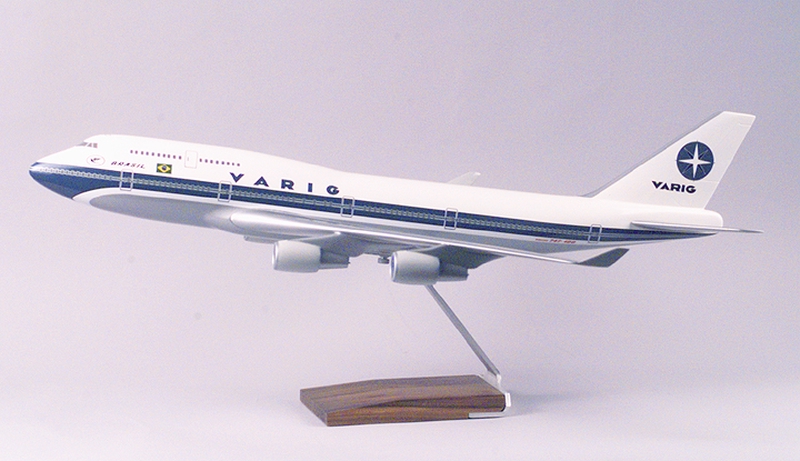 Image: model airplane: VARIG, Boeing 747-400