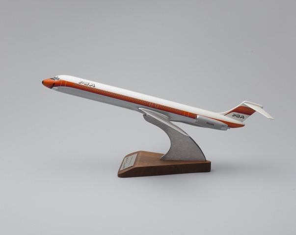 Model airplane: Pacific Southwest Airlines (PSA), Douglas DC-9 Super 80