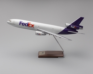 Image: model airplane: FedEx, McDonnell Douglas DC-10
