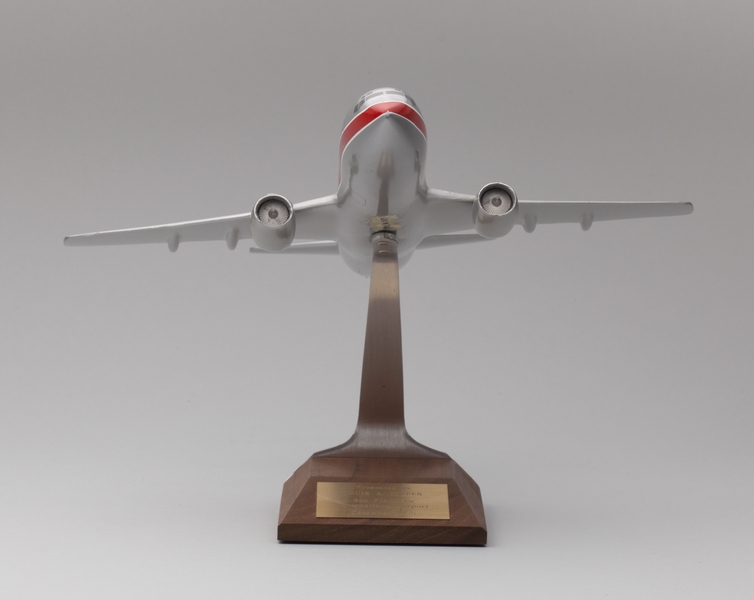 Image: model airplane: USAir, Boeing 737