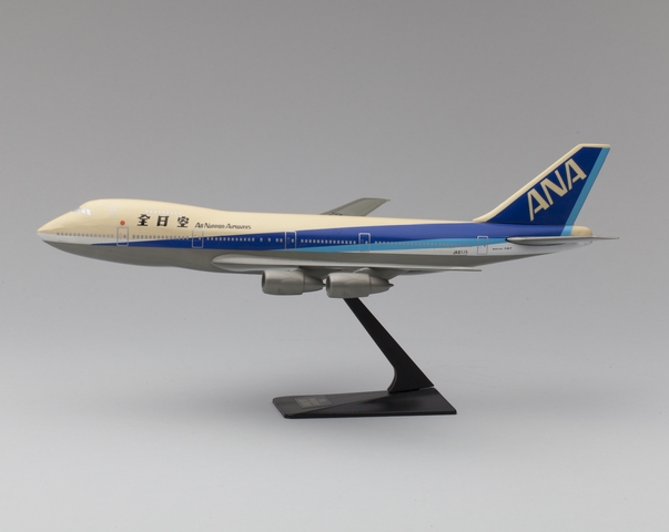 Model airplane: ANA (All Nippon Airways), Boeing 747-200
