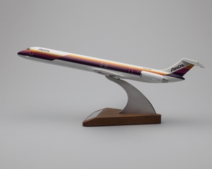 Image: model airplane: AirCal, McDonnell Douglas MD-80