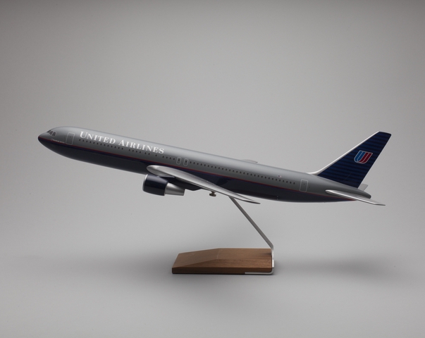 Model airplane: United Airlines, Boeing 777