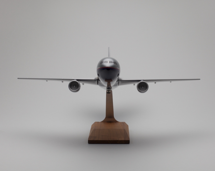 Image: model airplane: United Airlines, Boeing 777