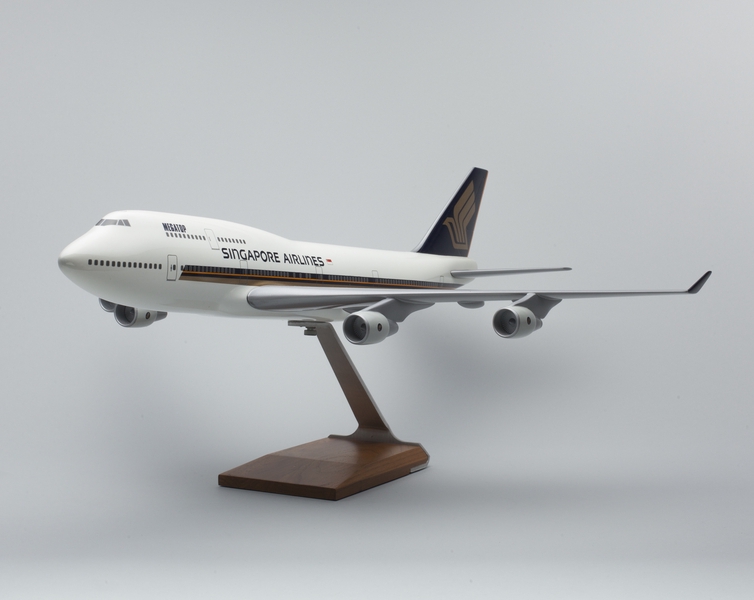 Image: model airplane: Singapore Airlines, Boeing 747 Megatop