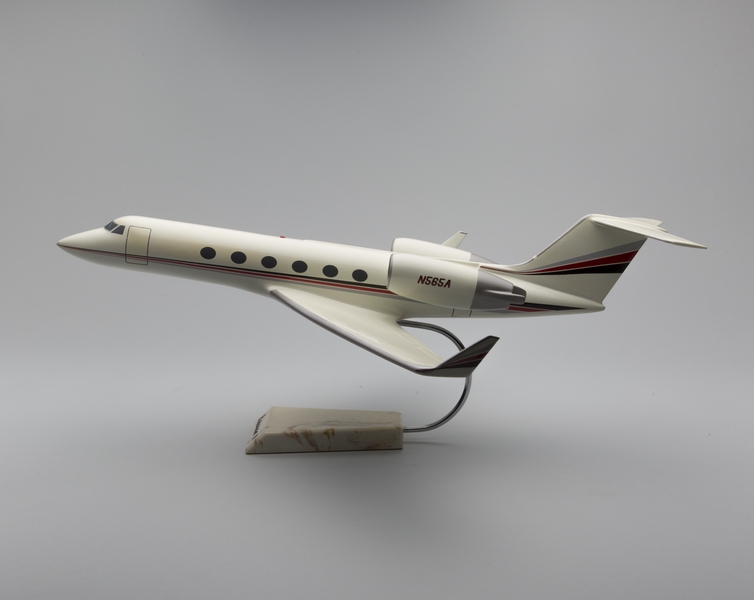 Image: model airplane: Gulfstream IV
