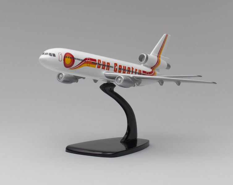 Image: model airplane: Sun Country Airlines, McDonnell Douglas DC-10