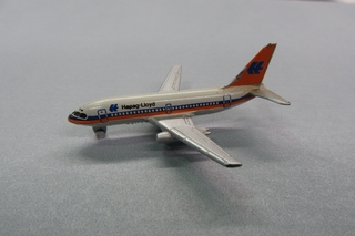 Image: miniature model airplane: Hapag Lloyd, Boeing 737