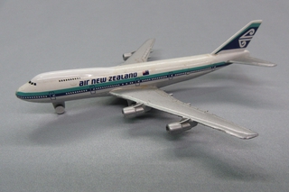Image: miniature model airplane: Air New Zealand, Boeing 747