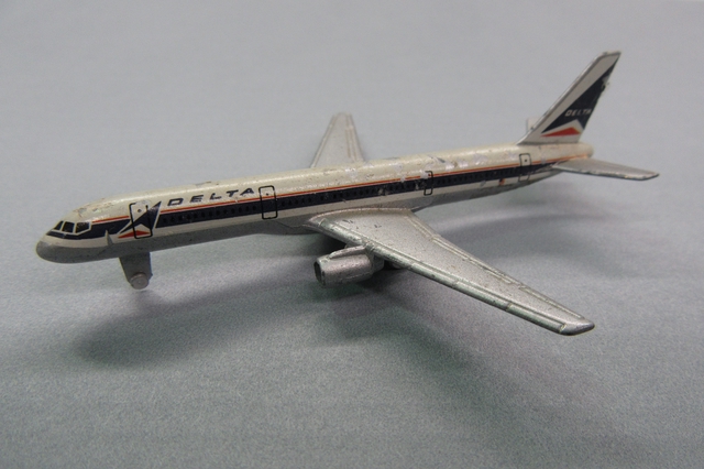 Miniature model airplane: Delta Air Lines, Boeing 757