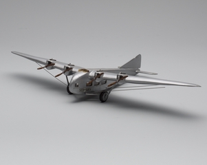 Image: model airplane: Zeppelin-Staaken E.4/20