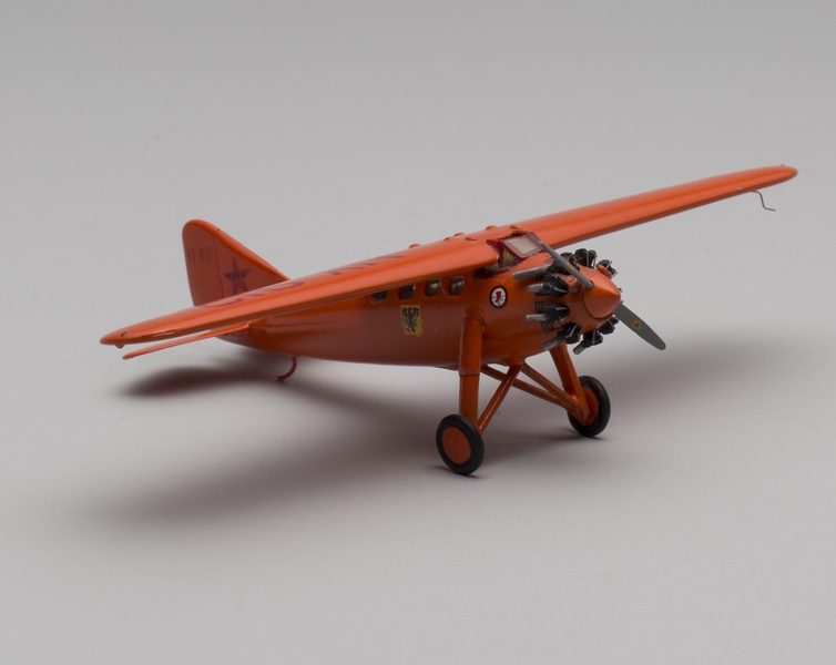 Image: model airplane: Lockheed Model 1 Vega Golden Eagle