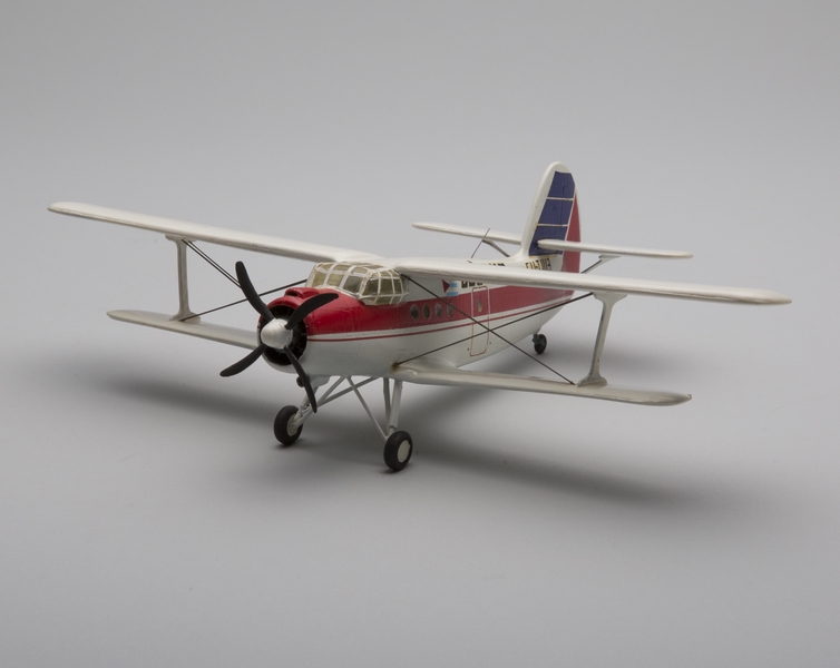 Image: model airplane: Cubana de Aviación S.A., Antonov An-2