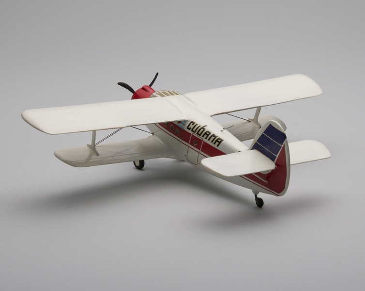 Image: model airplane: Cubana de Aviación S.A., Antonov An-2