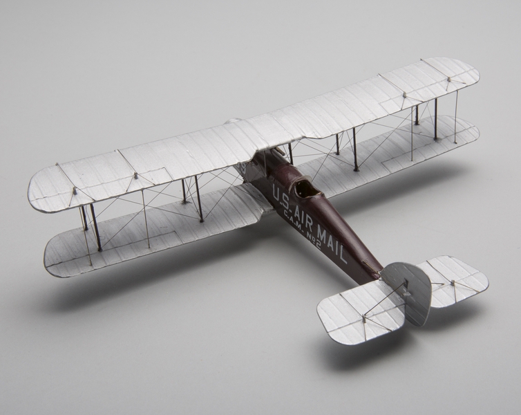 Image: model airplane: de Havilland (Airco) DH-4 mail plane