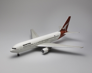 Image: model airplane: Qantas Airways, Boeing 767-200