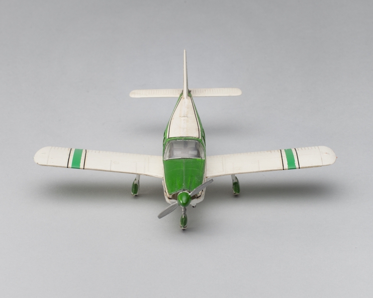 Image: model airplane: Piper PA-28 Cherokee