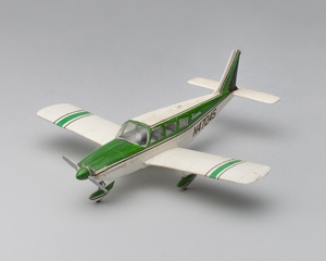 Image: model airplane: Piper PA-28 Cherokee