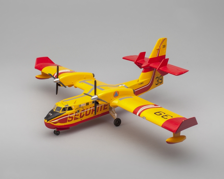 Image: model airplane: Canadair CL-415