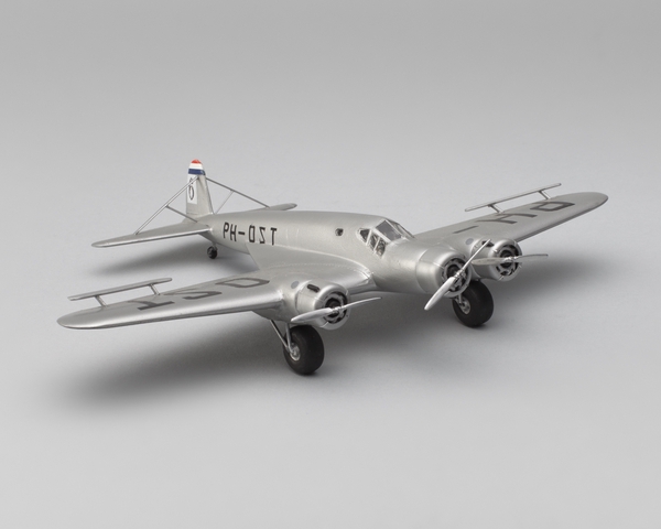 Model airplane: Pander S-4 Postjager