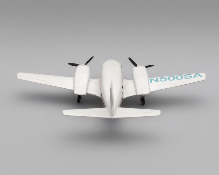 Image: model airplane: Piper PA-31-350 Chieftain