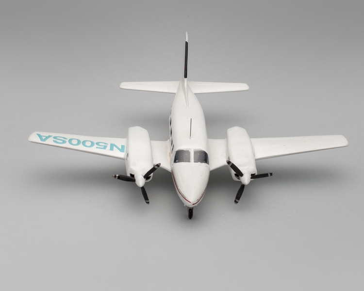 Image: model airplane: Piper PA-31-350 Chieftain