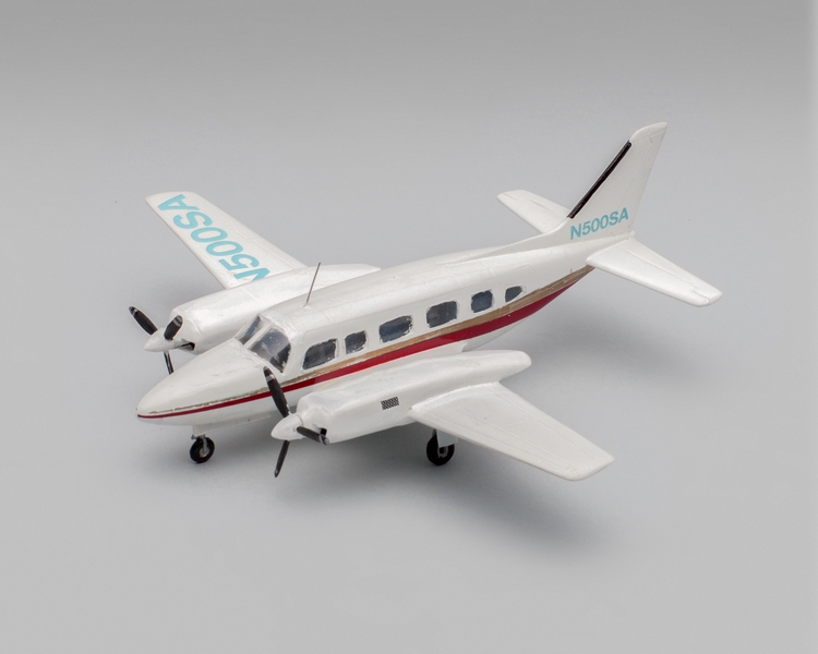 Image: model airplane: Piper PA-31-350 Chieftain