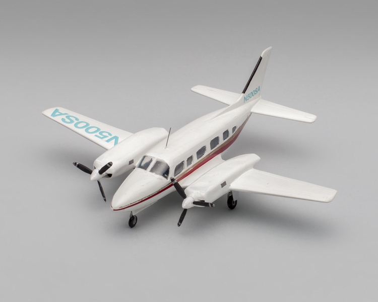Image: model airplane: Piper PA-31-350 Chieftain