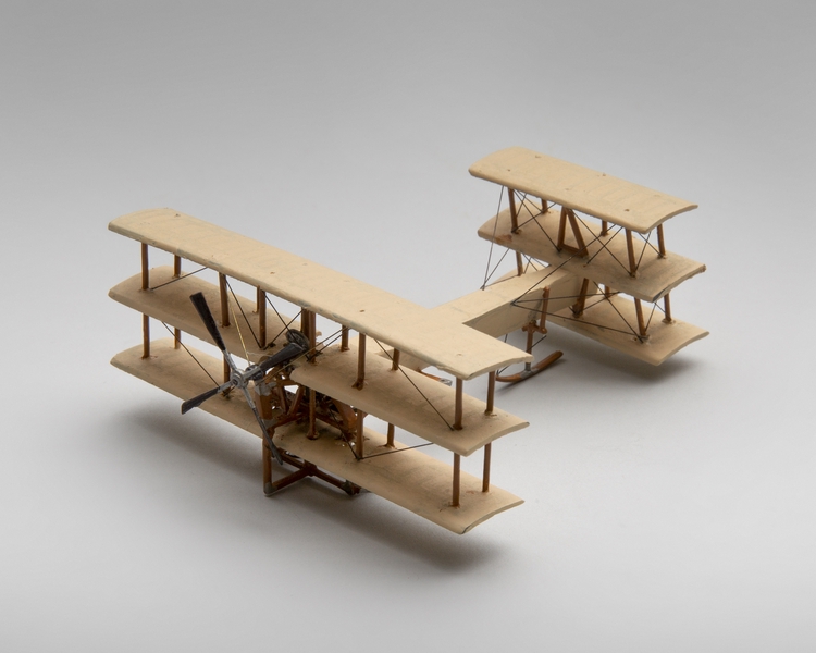 Image: model airplane: ROE I triplane Bull’s Eye